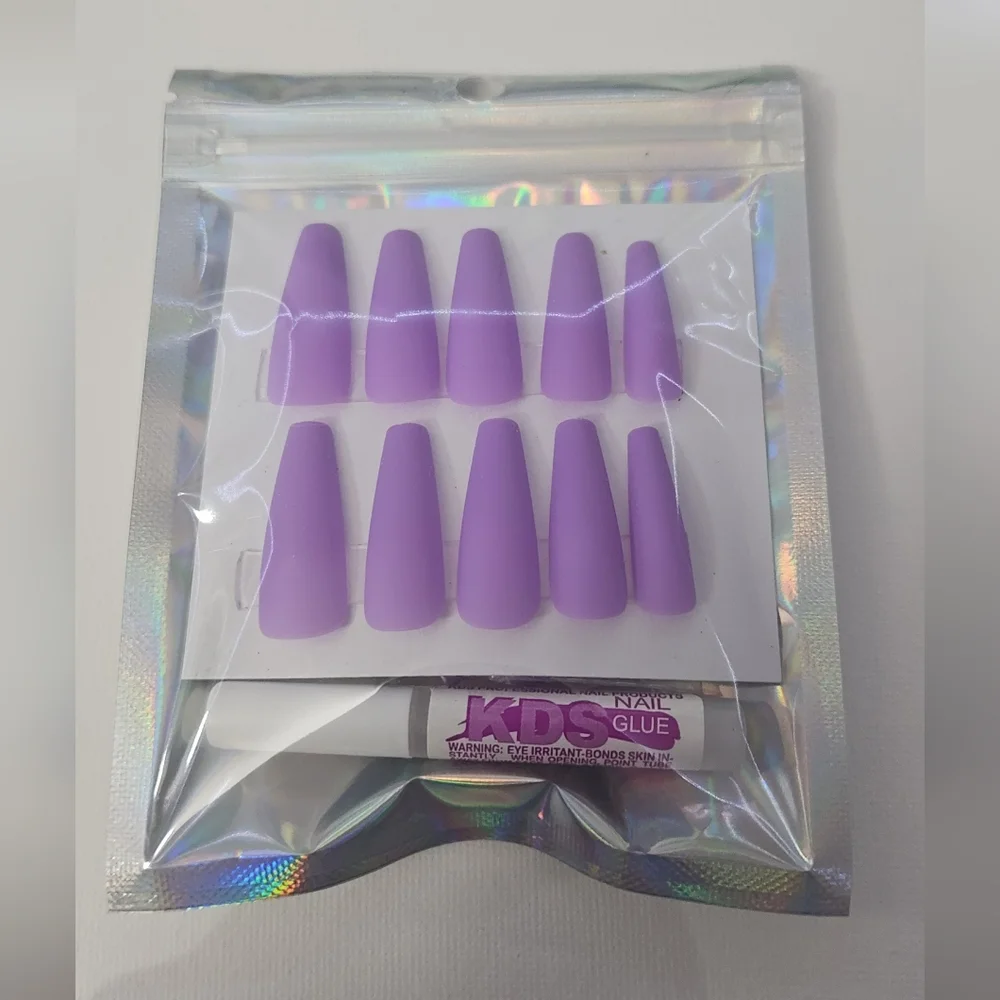 False nail kit! - Picture 1 of 1